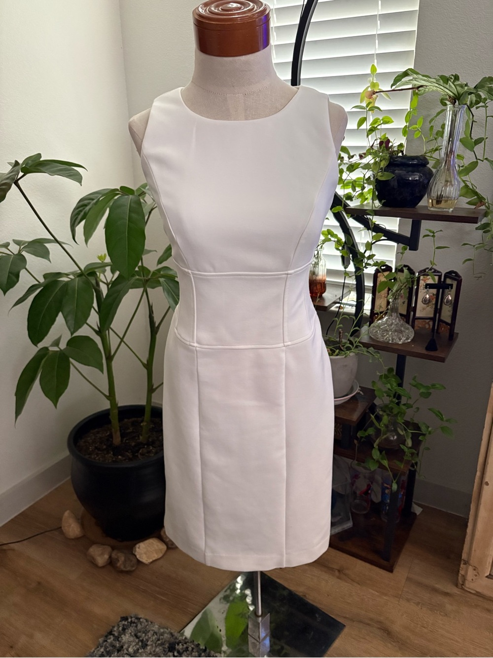 Adrienne Vittadini White Sleeveless Mini Sheath Bridal Shower,Rehearsal Dress